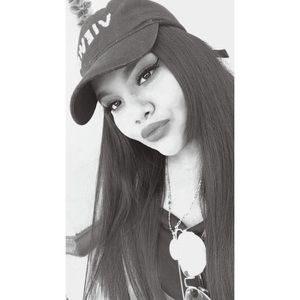 Meet your Posher, Noemi